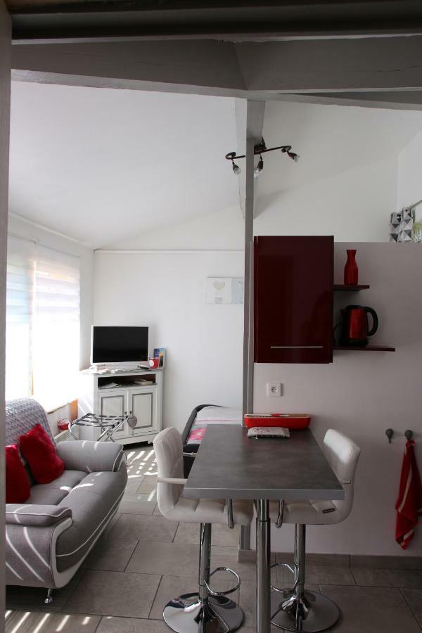 Azurella Apartment